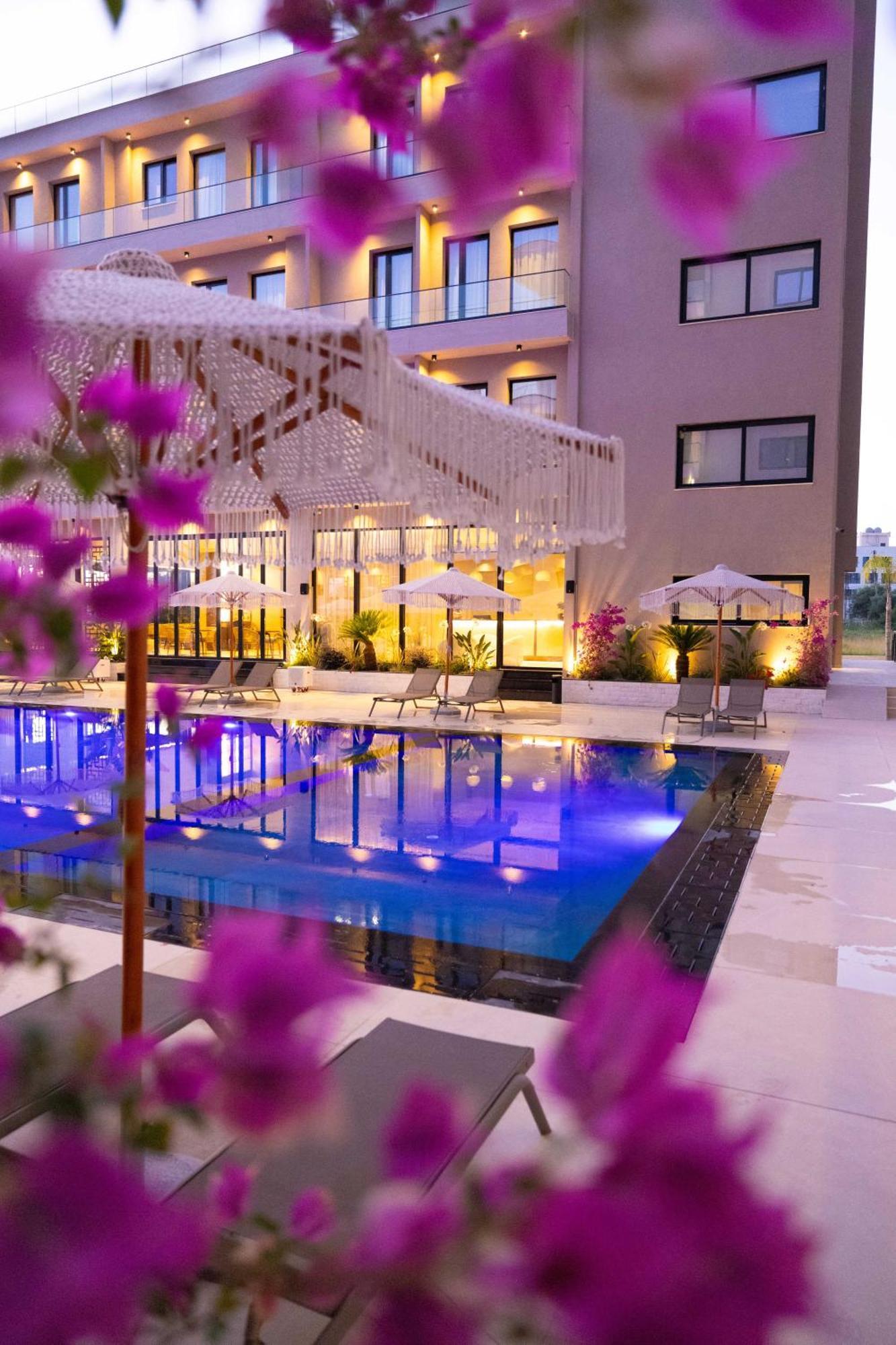 Tris3 Hotel Radhimë Exterior foto